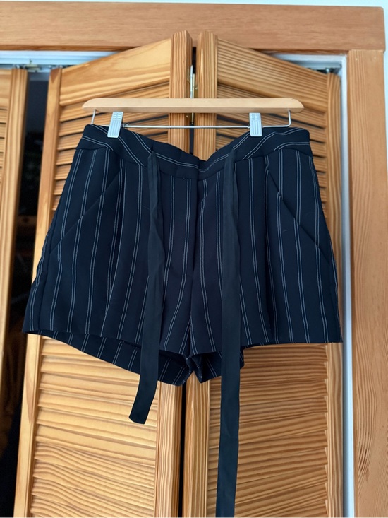 Wilfred Pants - Wilfred Navy Pinstripe High-Waist Tie-Front Shorts
